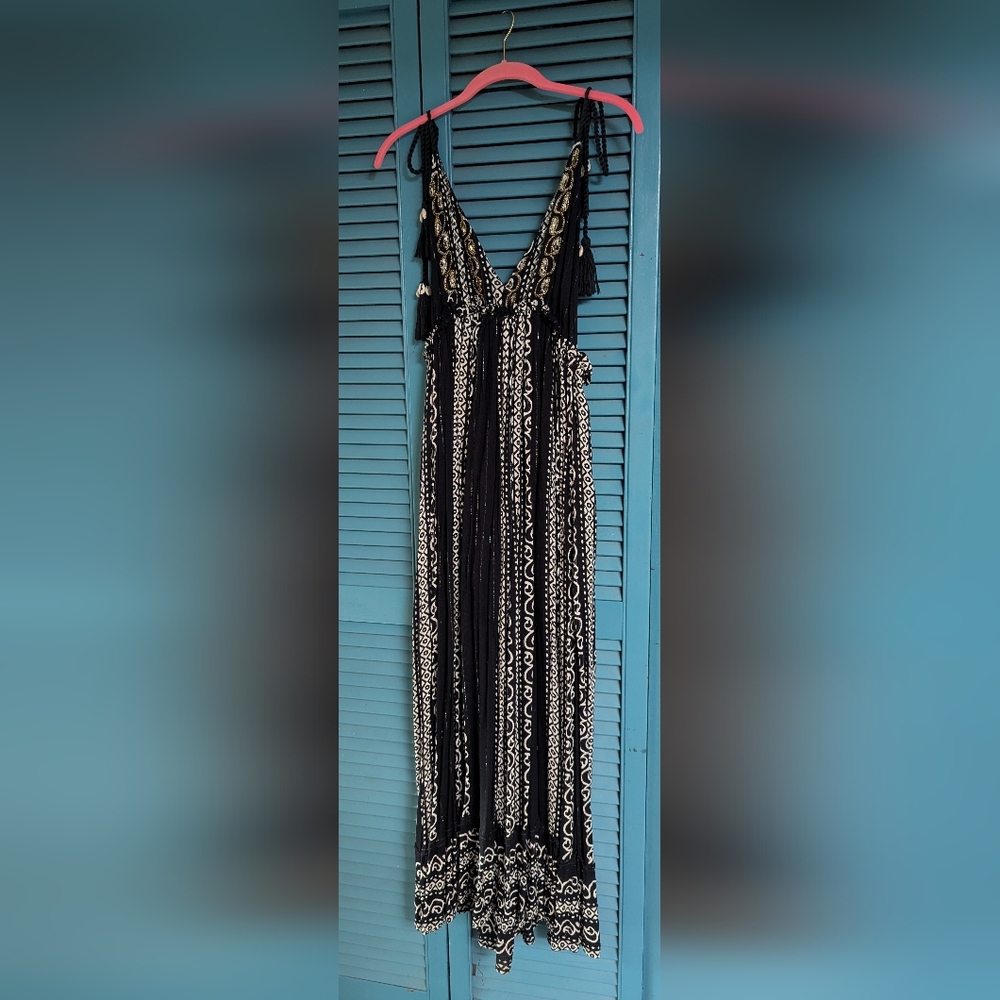 Elegant Black and Cream Maxi Dress